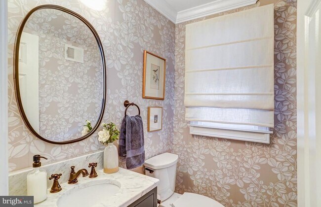 Building Photo - 7153 Main St