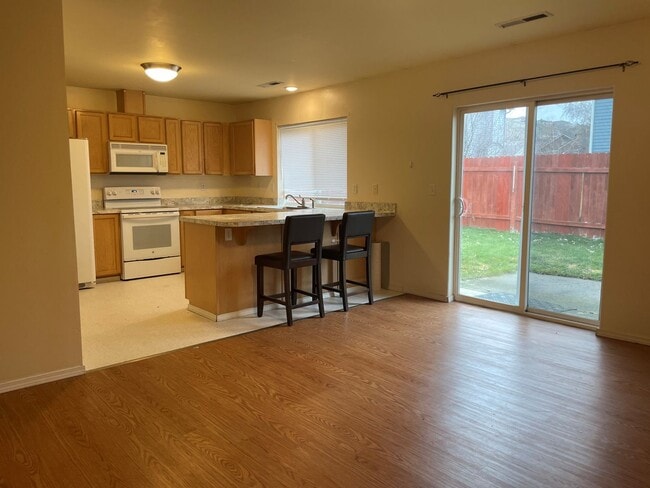 Building Photo - Charming Rambler