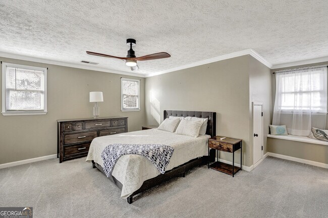 Building Photo - 300 Briarwood Rd