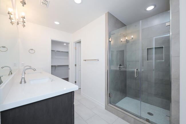 Building Photo - 9921 Bijan Dr