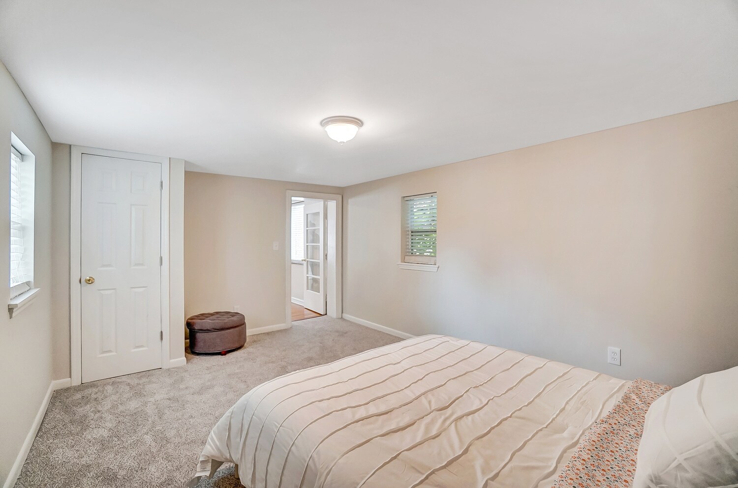 Primary bedroom (queen bed) - 531 Norway Ave