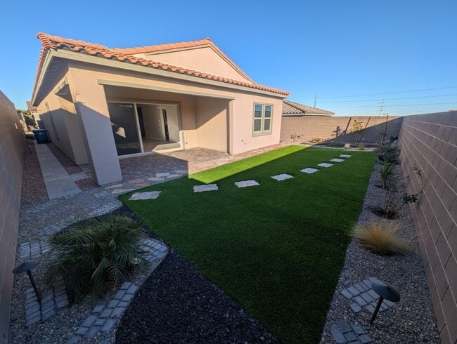 Building Photo - 11531 Great Bahama Way