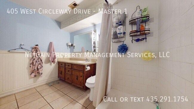 Building Photo - 405 Circleway Dr