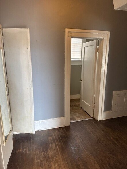 Building Photo - 433 Worth St NW