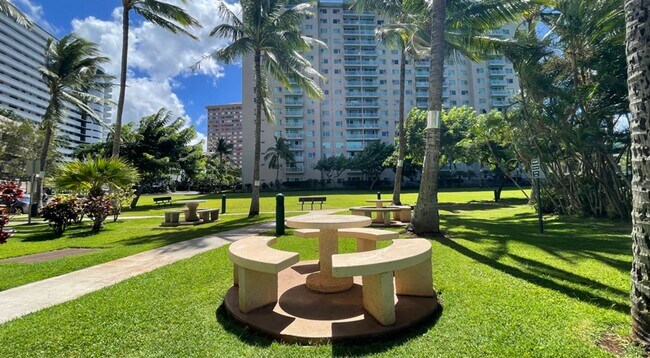 Building Photo - 3075 Ala Poha Pl