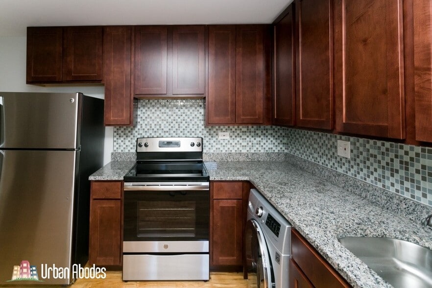 Building Photo - 566 W Arlington Pl