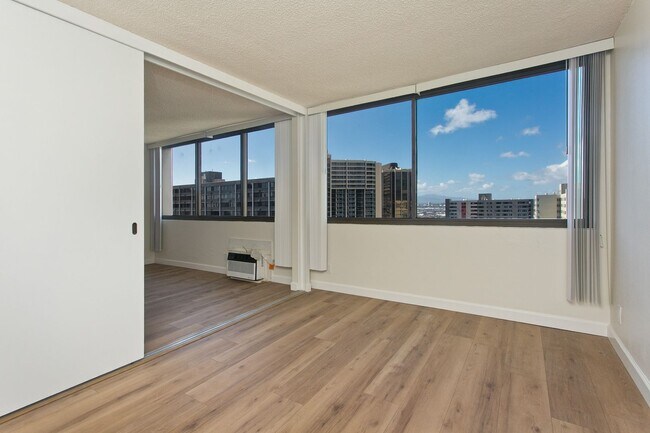 Building Photo - Move-In Ready 1BR in Downtown Honolulu | Parking Included | Stunning Views