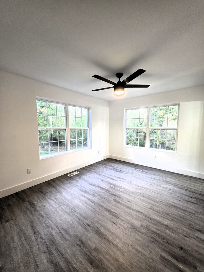 Building Photo - 12 New Sugar Creek Rd