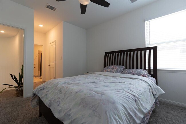 Building Photo - 2332 Giona Pl