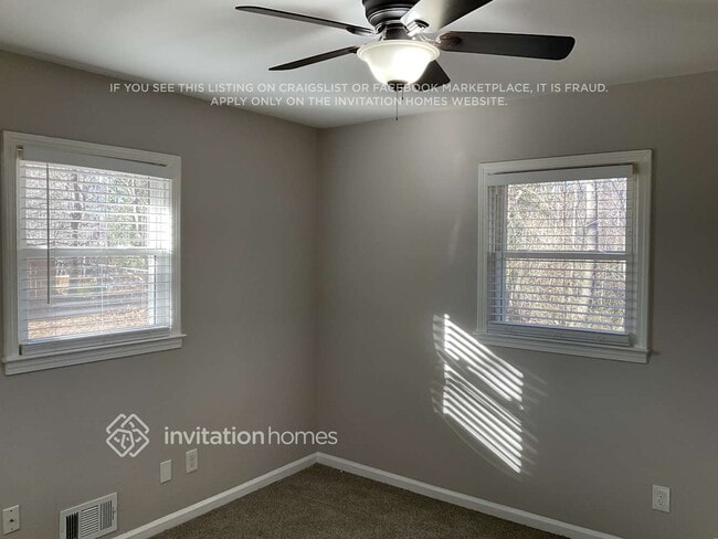 Building Photo - 3558 Pine Needle Dr SW