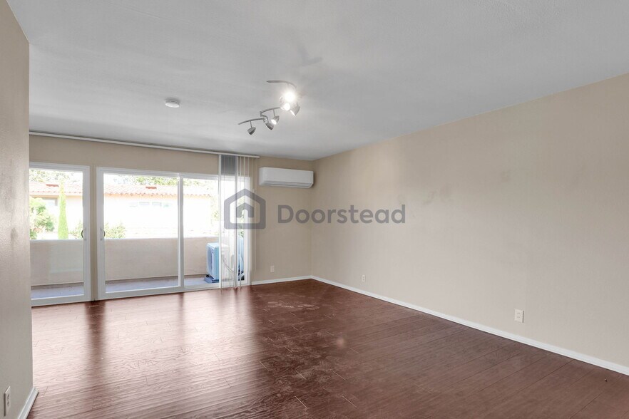 Building Photo - 2317 Eastbluff Dr