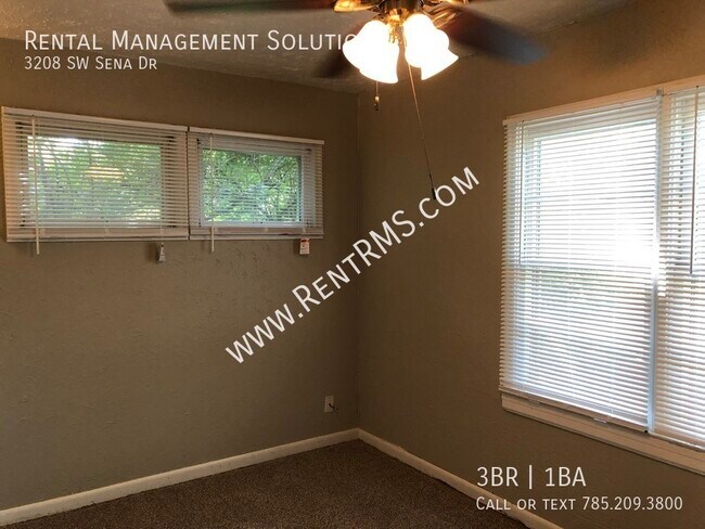 Building Photo - 3208 SW Sena Dr