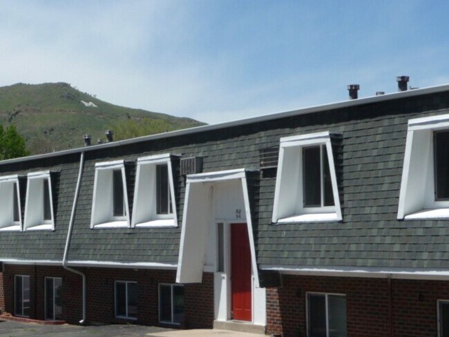 Building Photo - Mountain views | Near downtown Golden | Quaint apartment building
