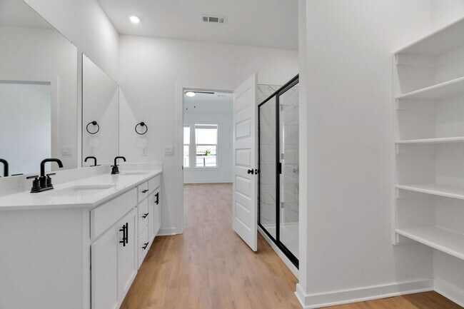 Building Photo - Brand-New 4 Bedroom in Siloam Springs! 3-C...