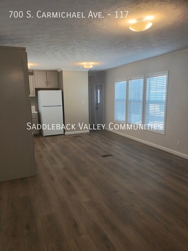 Building Photo - 700 S Carmichael Ave