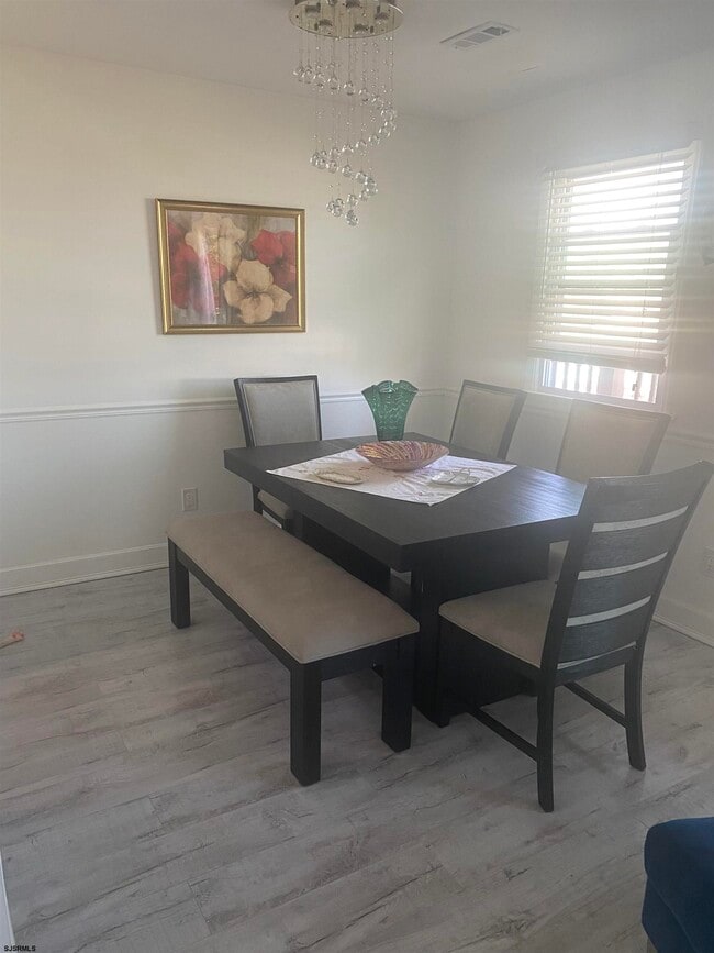 Building Photo - 560 N Harrisburg Ave