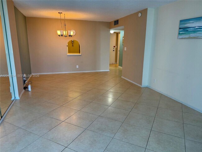 Building Photo - 1600 S Ocean Dr