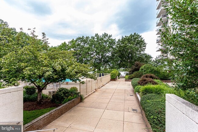 Building Photo - 1425 4th St SW