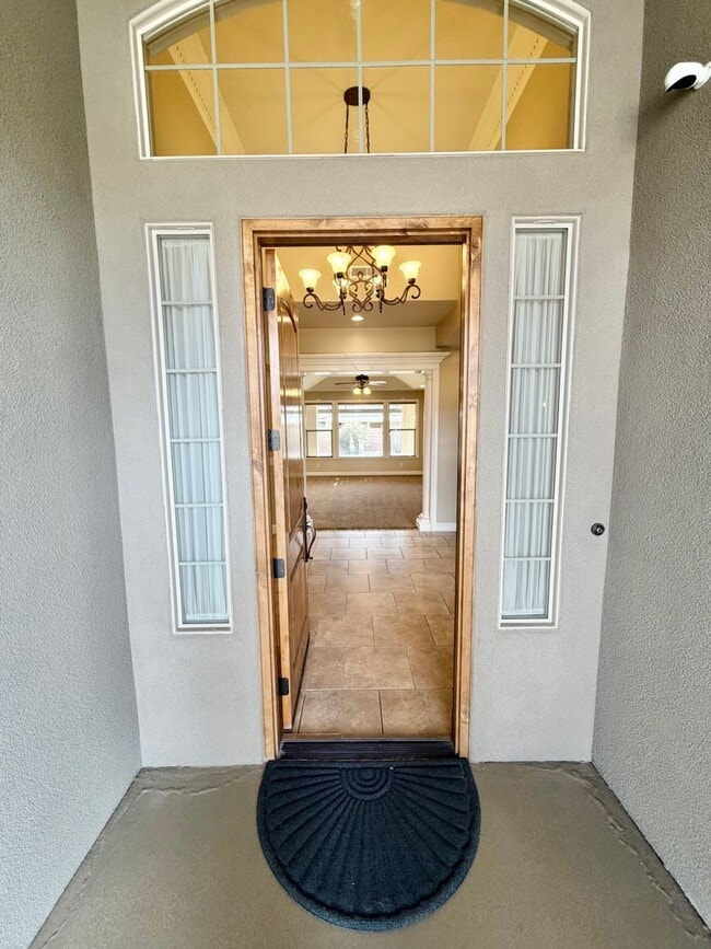 Building Photo - Beautiful 4 bed 2.5 bath Home!