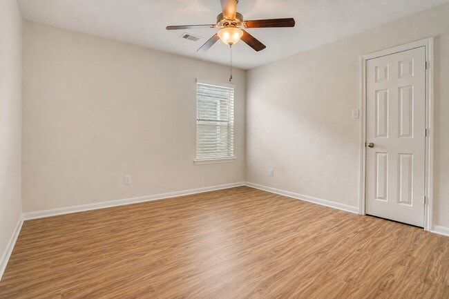Building Photo - 10046 Hillside Bayou Dr