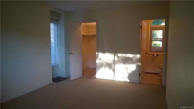 Building Photo - 2 Granada Crescent