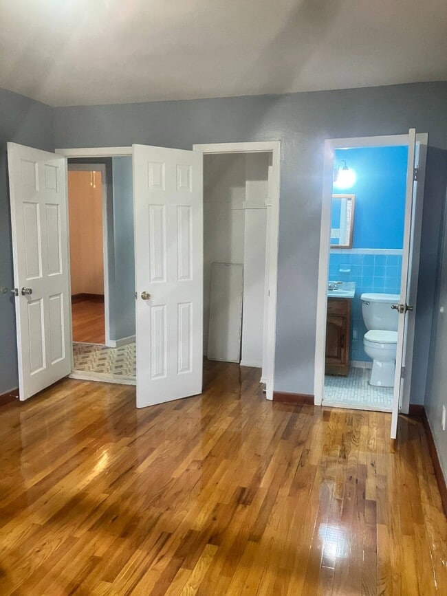 Building Photo - 973 E 85th St