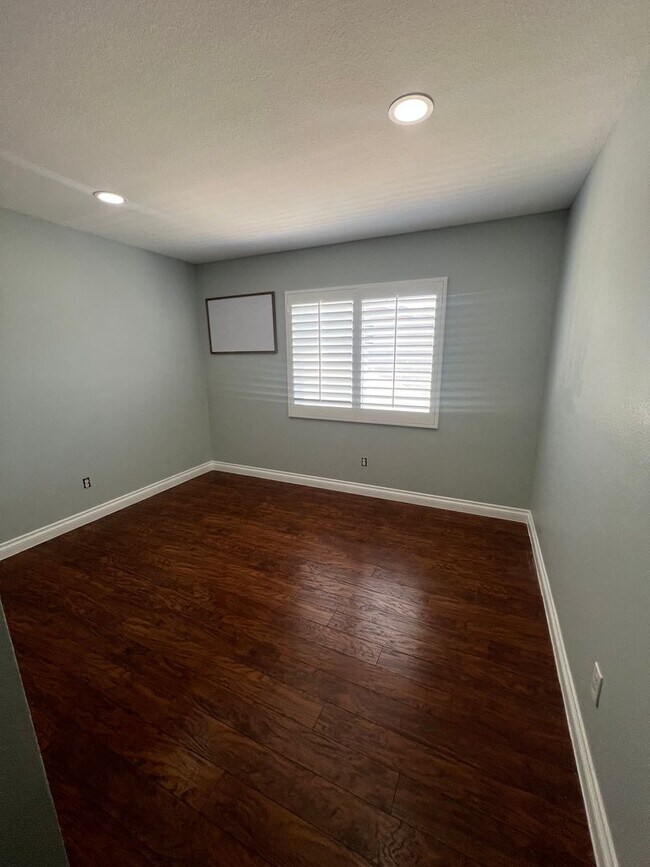Building Photo - $500 off your first month rent! Beautiful 4bed with large loft, 3bath Colton Home!