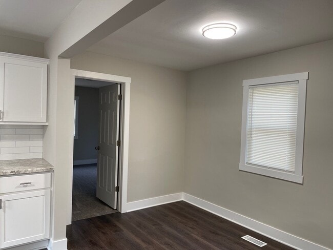 Building Photo - 1878 Sequoia St