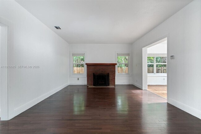 Building Photo - 2465 Inagua Ave