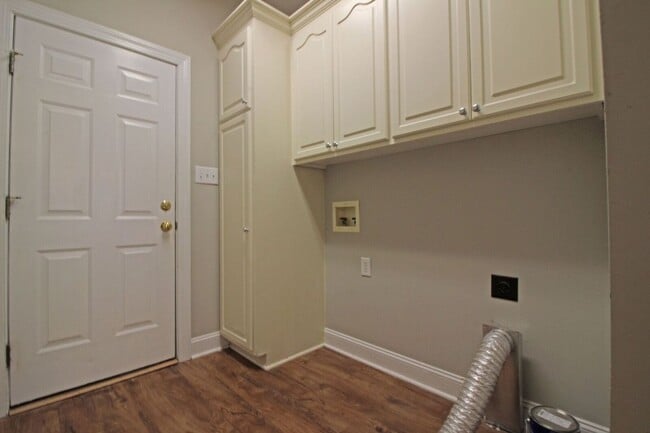 Building Photo - Lane Tree