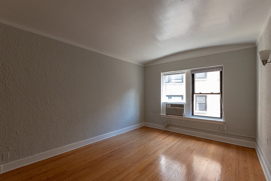 Building Photo - 539 W Arlington Pl