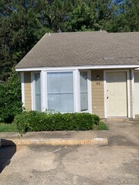 Building Photo - 405 Kennon Ln
