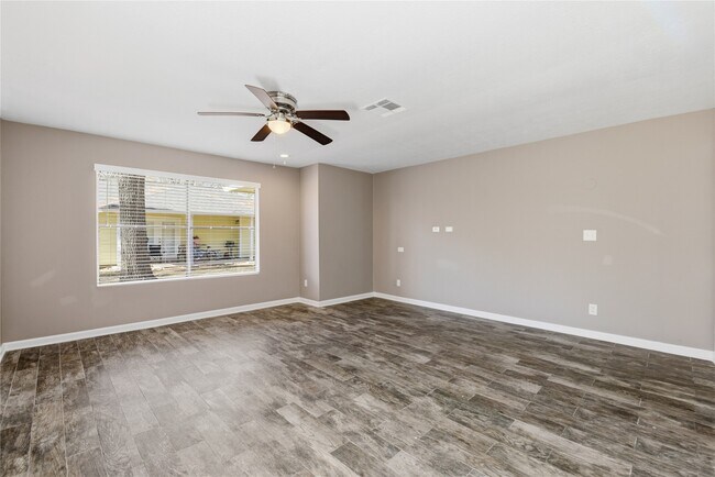 Building Photo - 3424 Balboa Cir