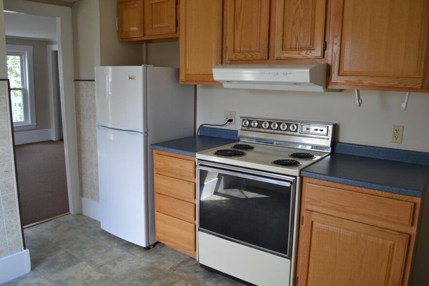 Building Photo - 129 Church St