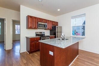 Building Photo - 697 W Berks St