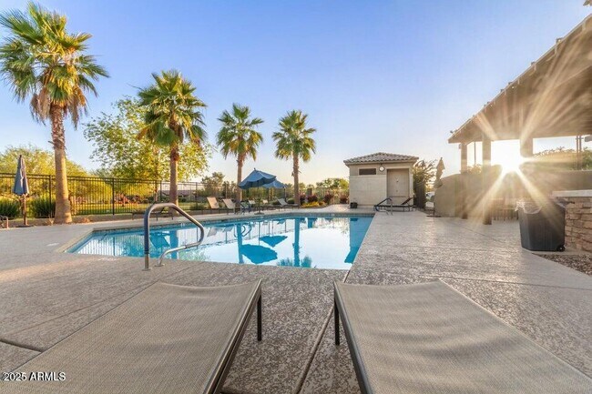 Building Photo - 734 E Doral Ave