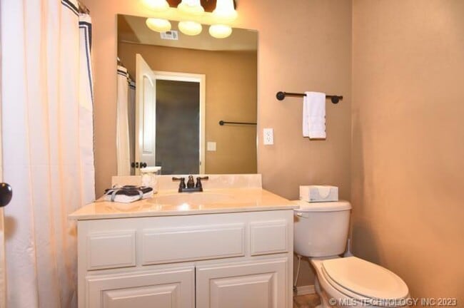 Building Photo - Room for the whole family in this 5 bedroom, 3-1/2 bath Executive Rental on corner lot in Millice...