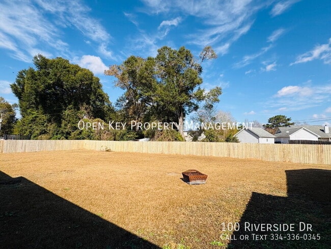 Building Photo - 100 Riverside Dr