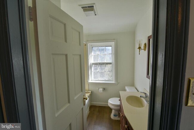 Building Photo - 1310 Creek Rd