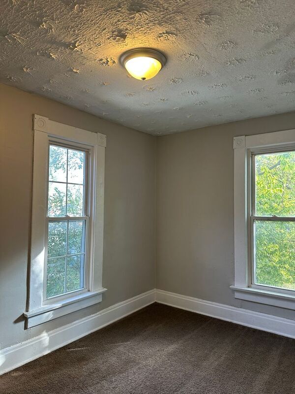 Building Photo - 896 Ellsworth Ave