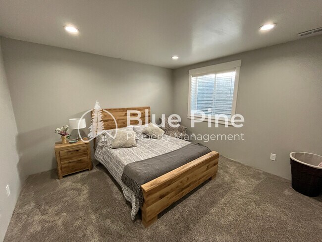 Building Photo - 6028 Fox Run Dr