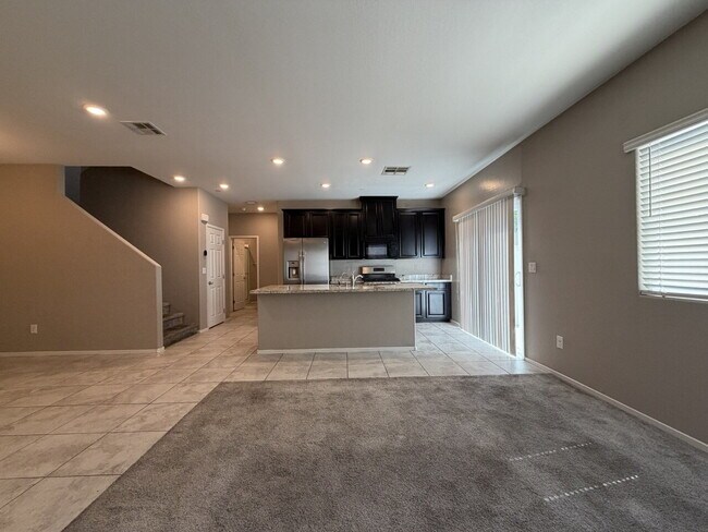 Building Photo - GATED 3 BED 3 BATH 2 CAR GARAGE TOWNHOUSE W/ BED AND BATH DOWNSTAIRS + LOFT & YARD. COMMUNITY FEA...