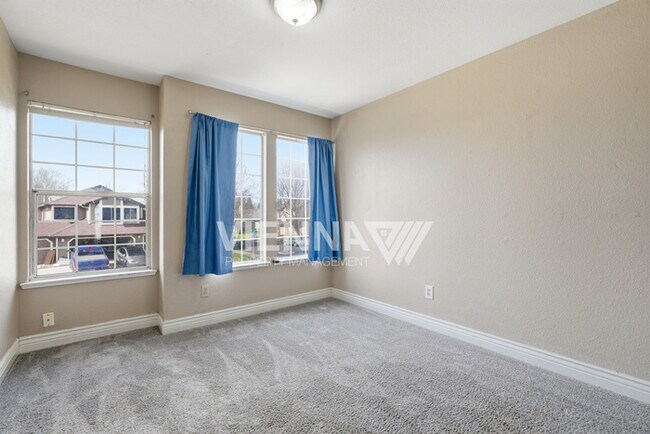 Building Photo - 2212 Thurton Dr