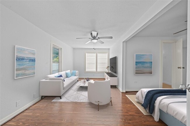 Building Photo - 2823 Bernardo De Galvez Ave