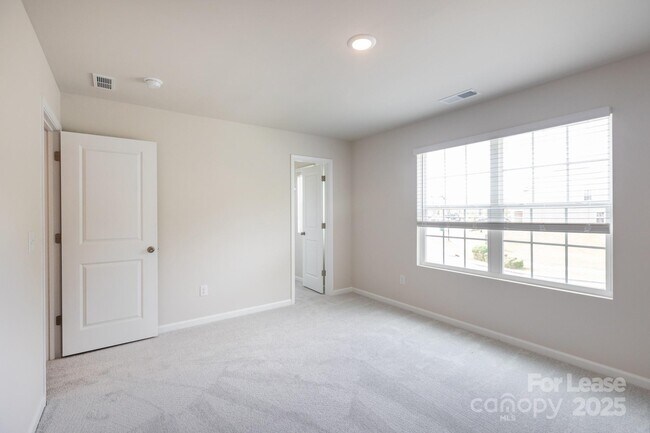 Building Photo - 10350 Chatham Run Ln