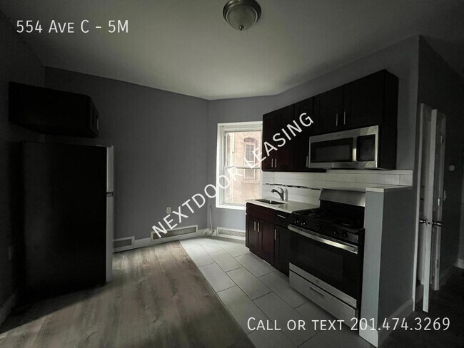 Building Photo - 554 Avenue C