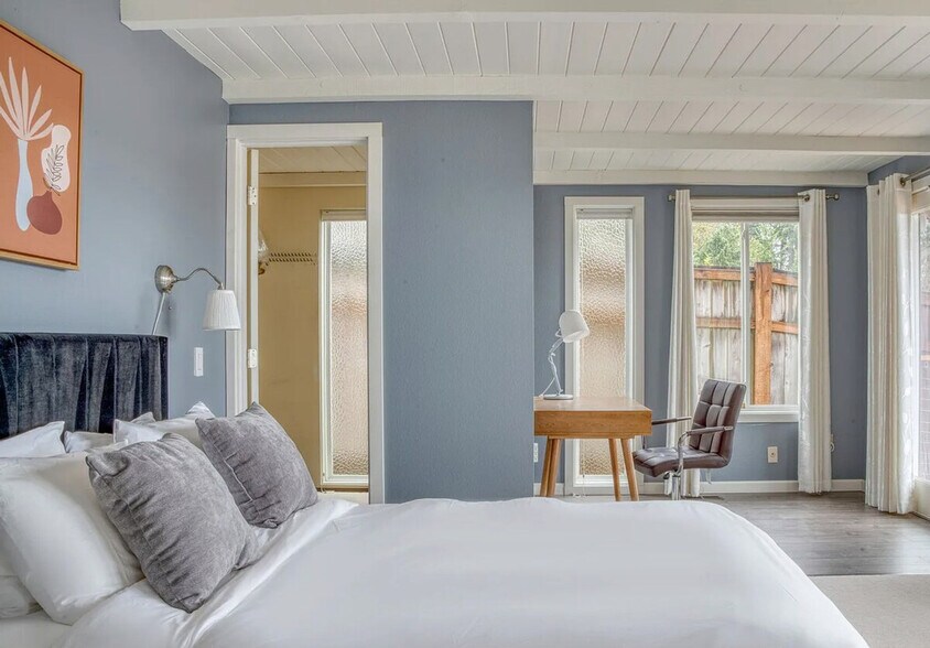 Building Photo - 16901 SE 25th St