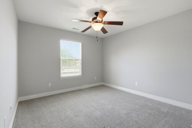Building Photo - 300 Reedsport Ridge