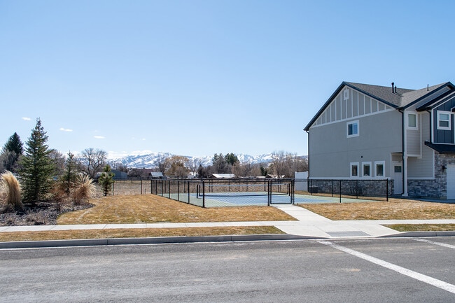 Building Photo - 396 N 100 W