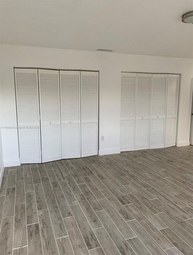 Building Photo - 6950 SW 55th Terrace E